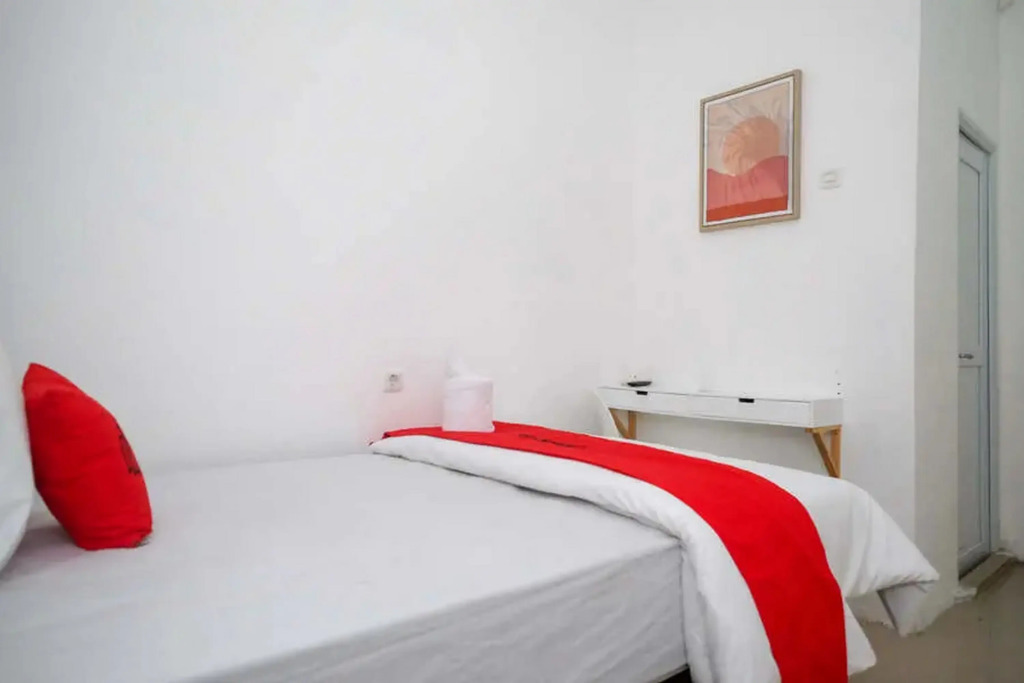 RedDoorz Plus At Lovina Inn Tonrangeng River Side