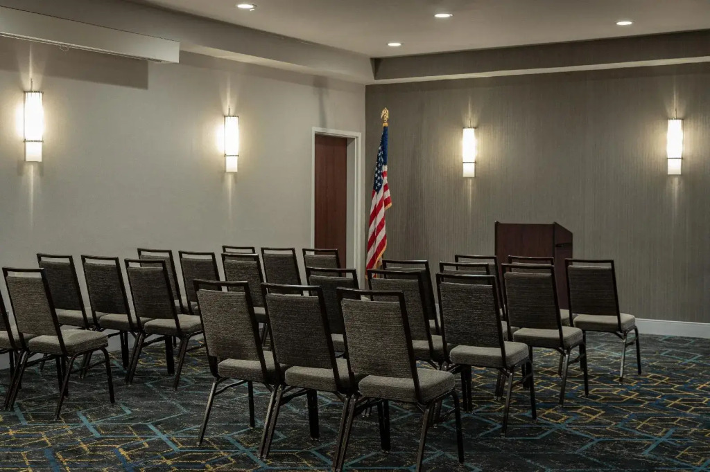 Courtyard by Marriott Long Island MacArthur Airport