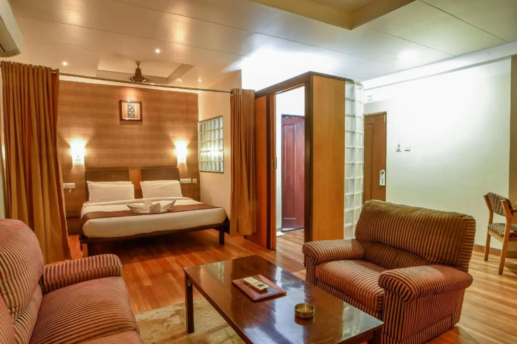Hotel Orient Crown, Kolhapur