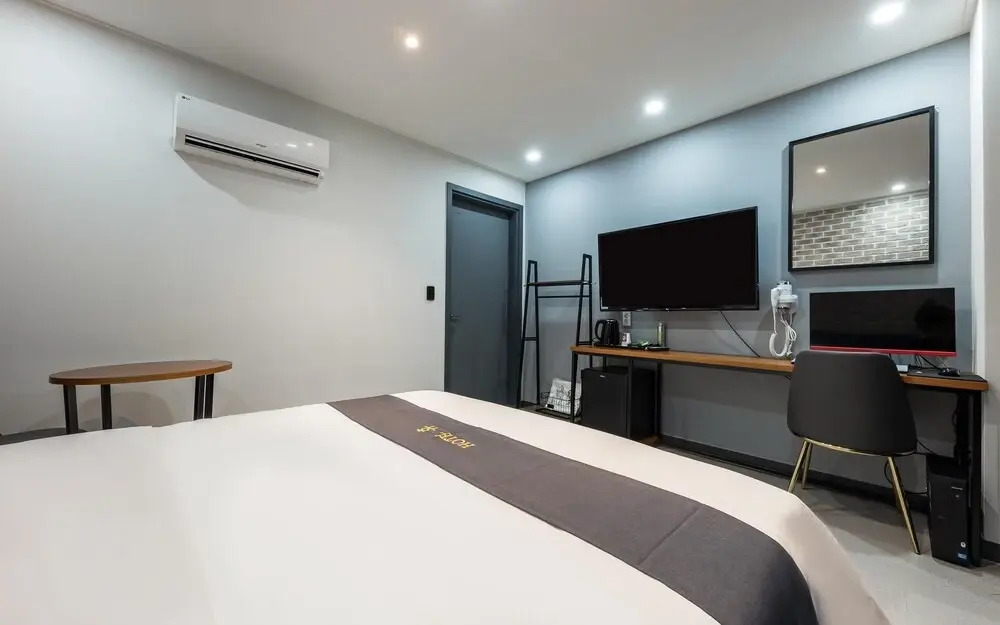 Changwon Jungangdong Business Hotel Hue