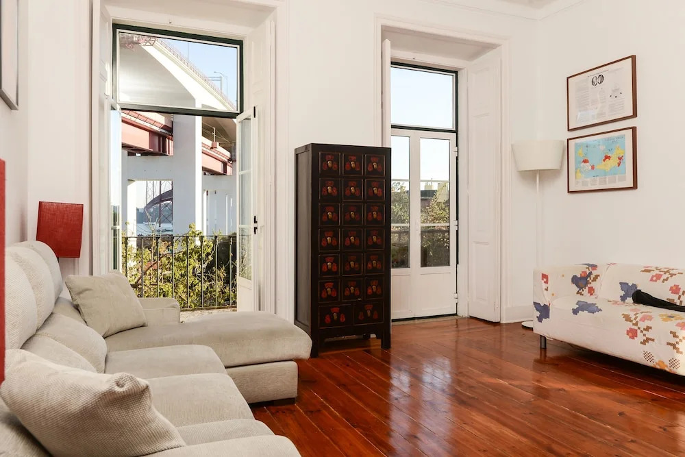 Bright Apartment with River View