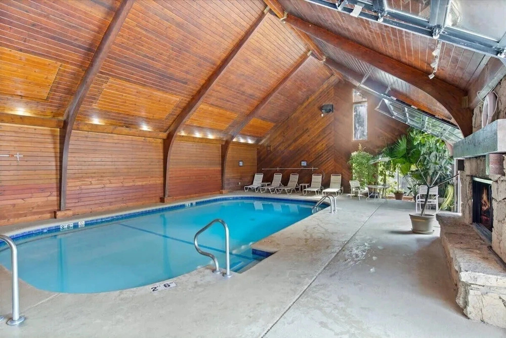 Lakefront Condo Indoor Pool, Sauna, & Pickle Ball