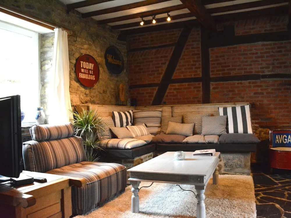 Vintage Holiday Home in Vencimont with Terrace