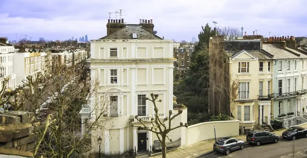 Stylish and Chic Regents Park Two bed