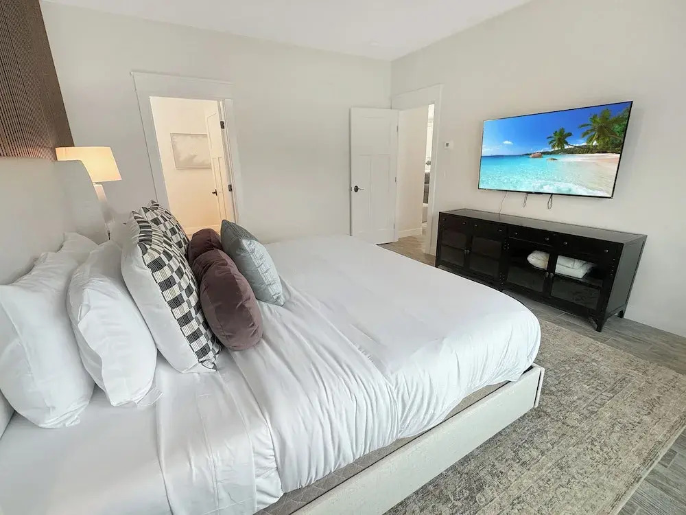Colony Suites