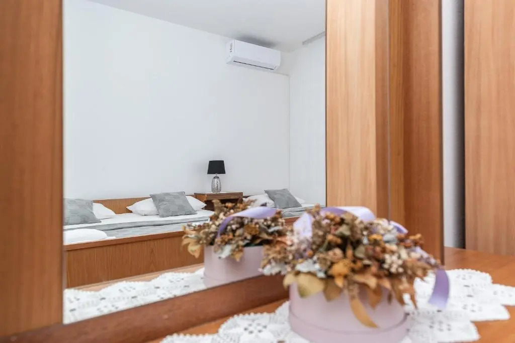 Centrally located apartment for 16