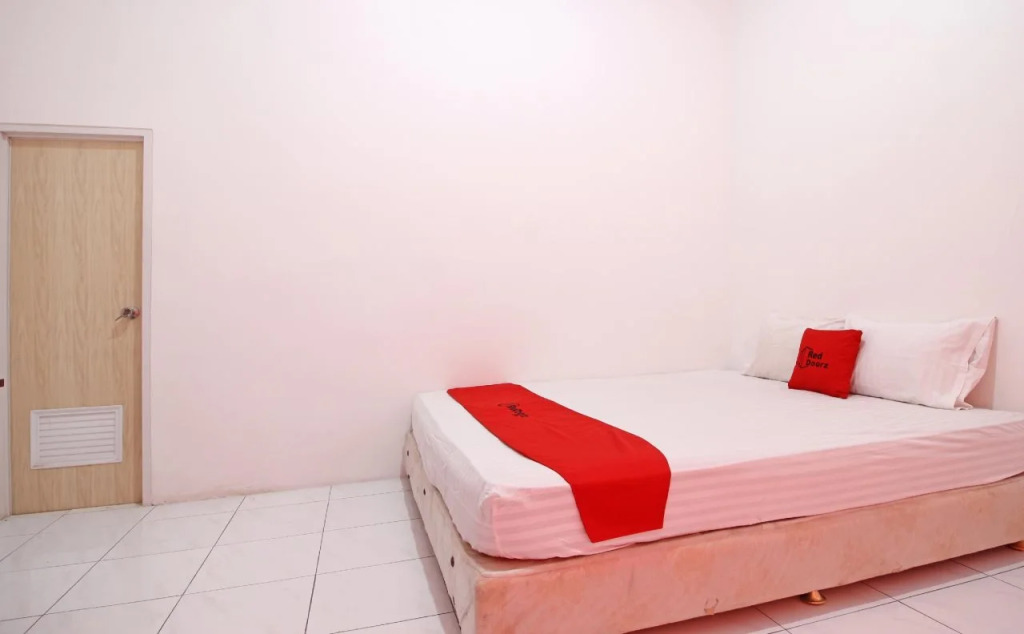 RedDoorz near Terminal Tirtonadi