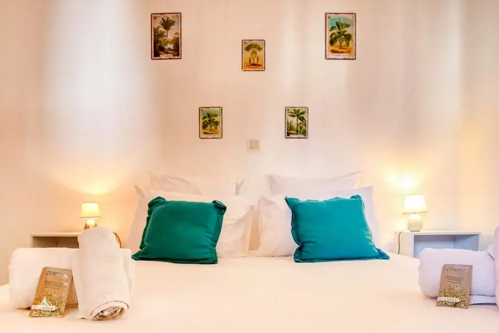 Modern Comfort by the Lagoon