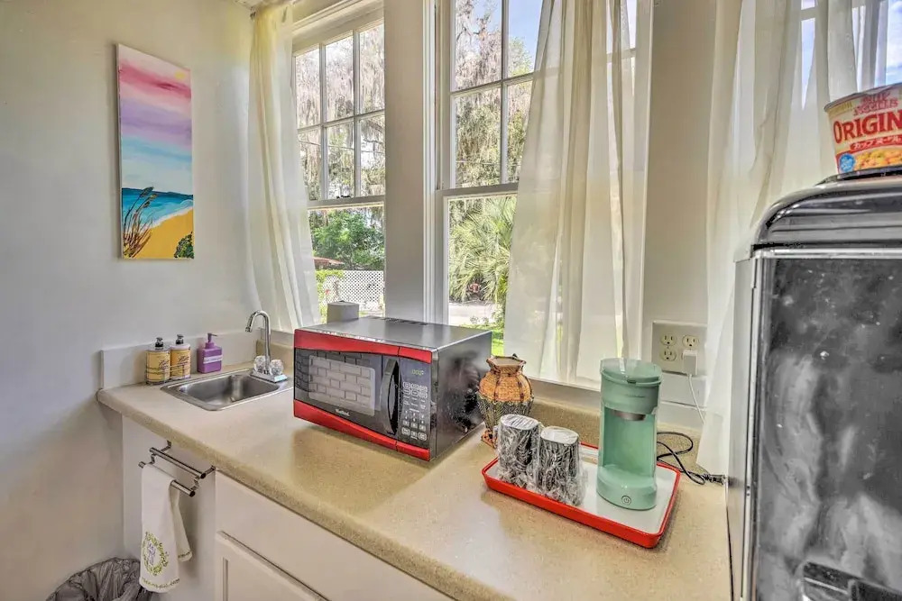 Historic Crescent City Studio - Lakefront w/ Dock!