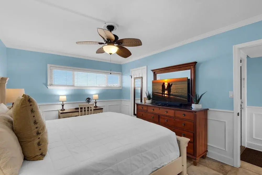 Holiday Surf and Racquet Club 319