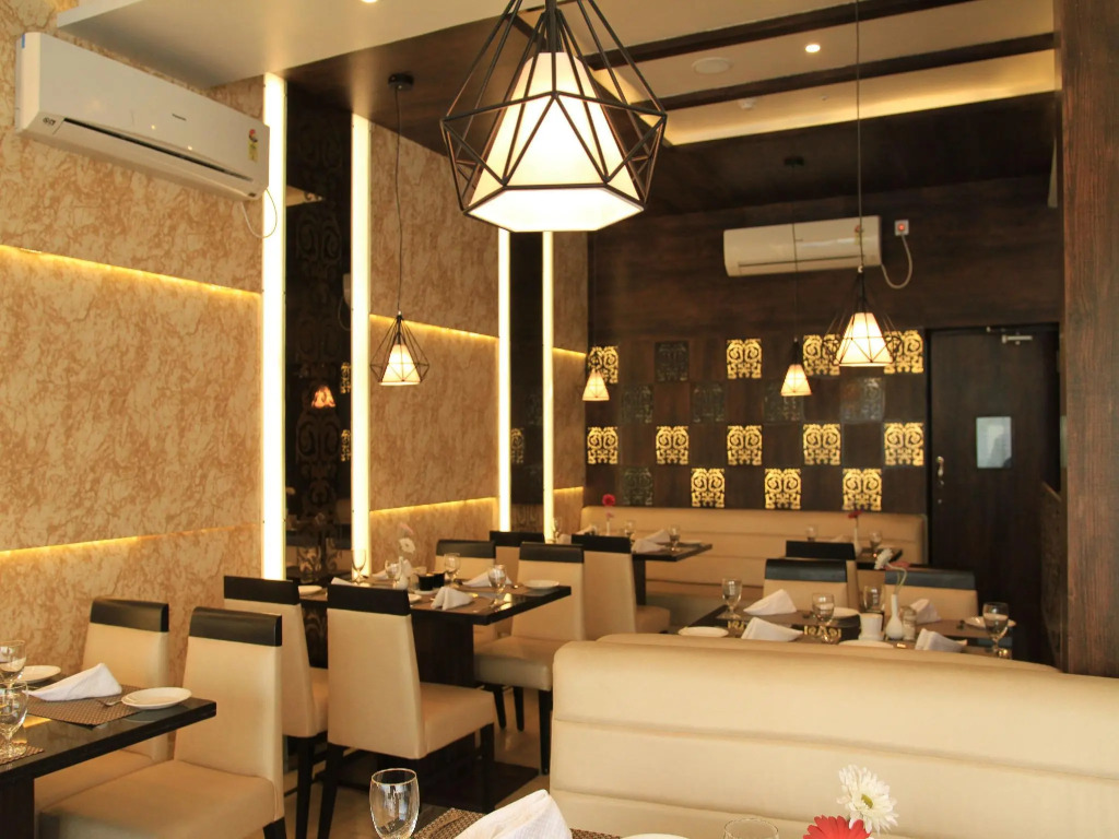 OYO 7790 Hotel Royal Height
