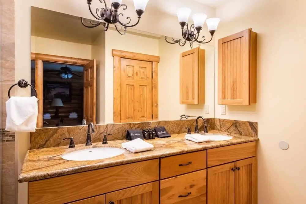 48 - Whispering Aspen Lodge 3 Bedroom Home by Redawning