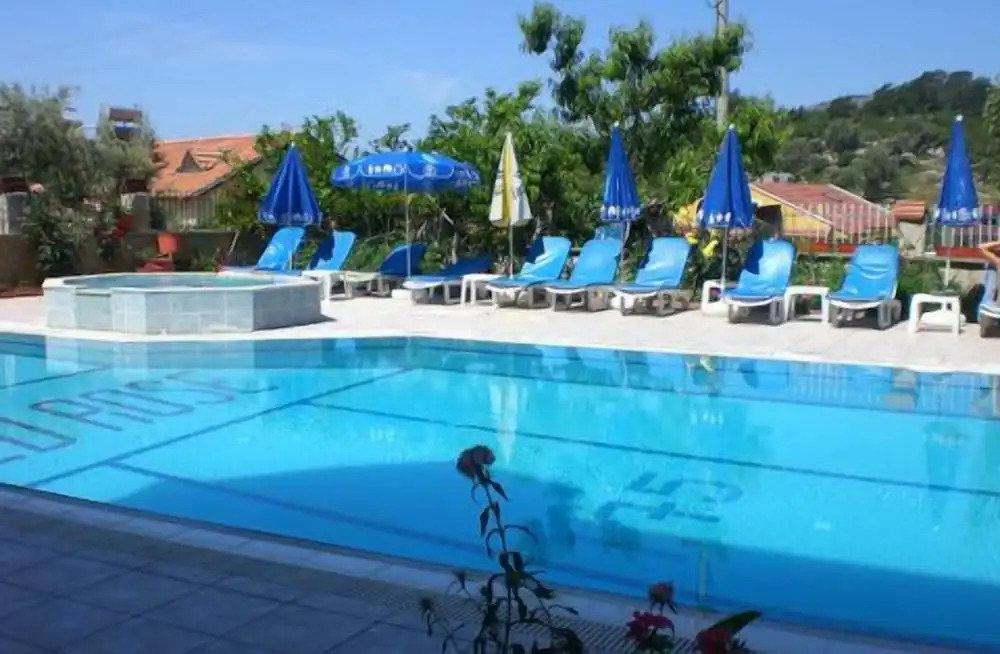 Red Rose Hotel