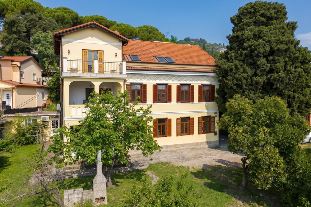Villa Roma Portorose Apartments