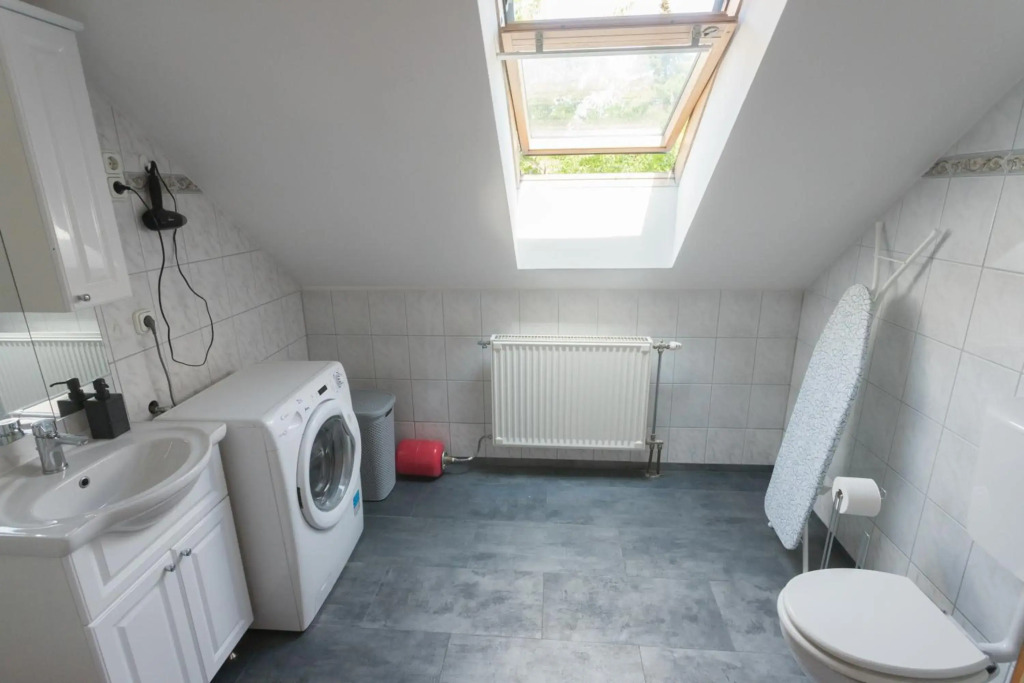 Hi-Bp Garden city Batsanyi Apartment 3 Rooms, Apartment upstairs close the city train