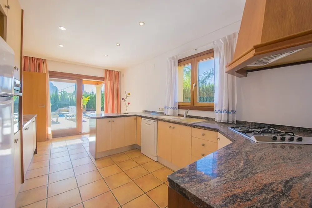 Villa - 6 Bedrooms with Pool and WiFi - 104983