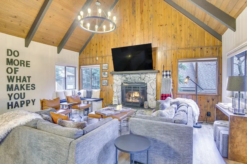 Cozy & Chic Lake Arrowhead Cabin w/ Deck