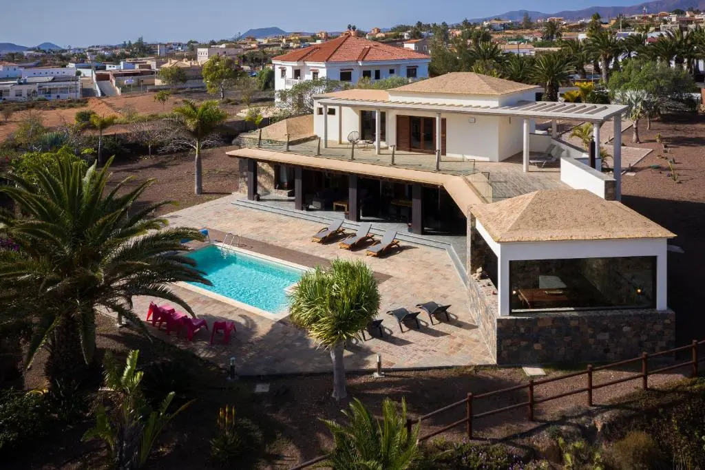 Oasis Villa with swimming pool in 4000m2 garden