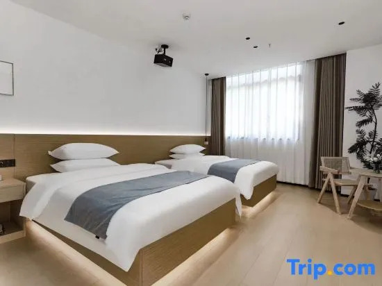 Zhongxian Manchester City Smart Hotel