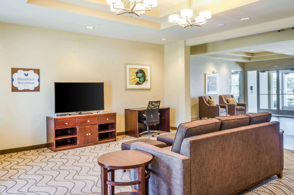 MainStay Suites Hackberry Sportsmans Lodge