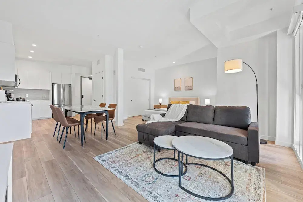 Stylish LA studio Prime Location