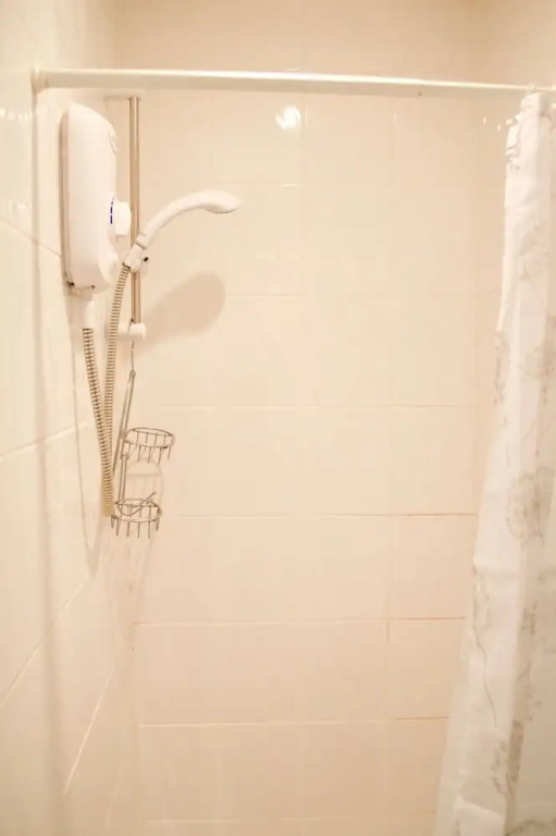 1 Bedroom Flat In Meadowbank