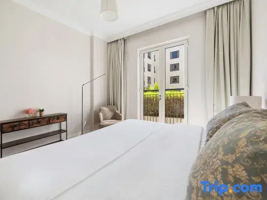 Stylish 2BR with Beach Access