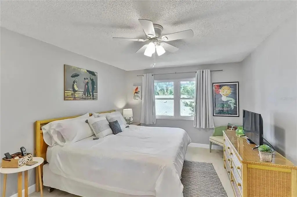 2 Bed 2 Bath Centrally Located