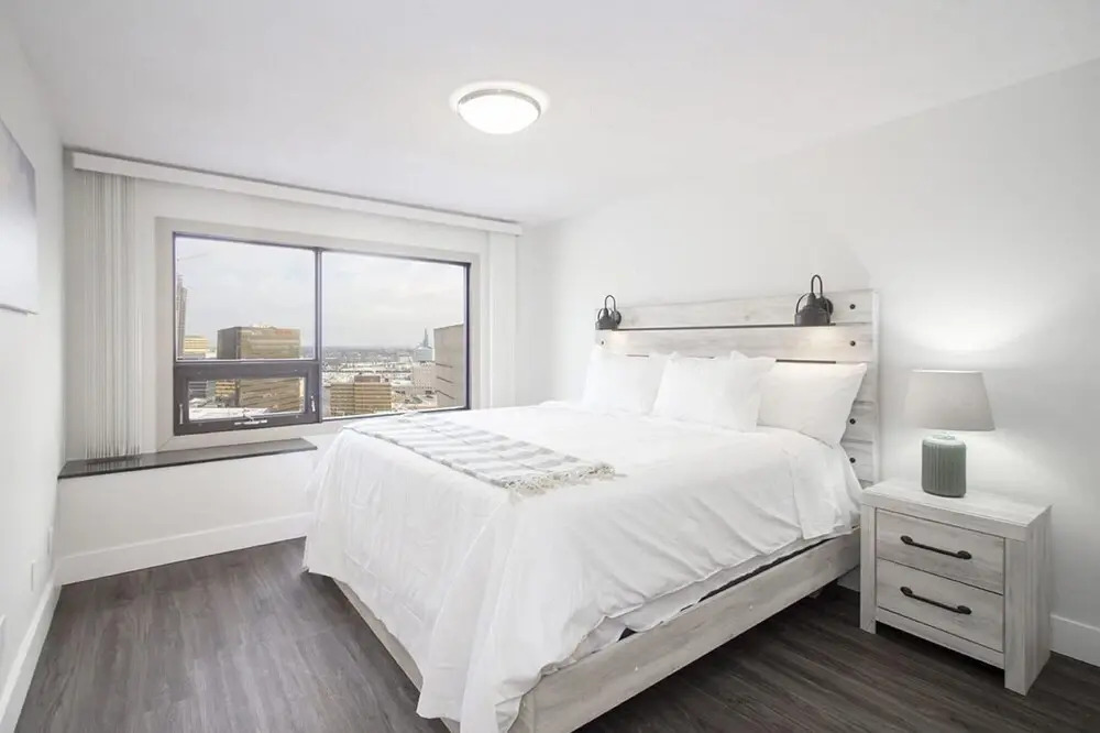 1 Bedroom Suite in Downtown Winnipeg With Parking