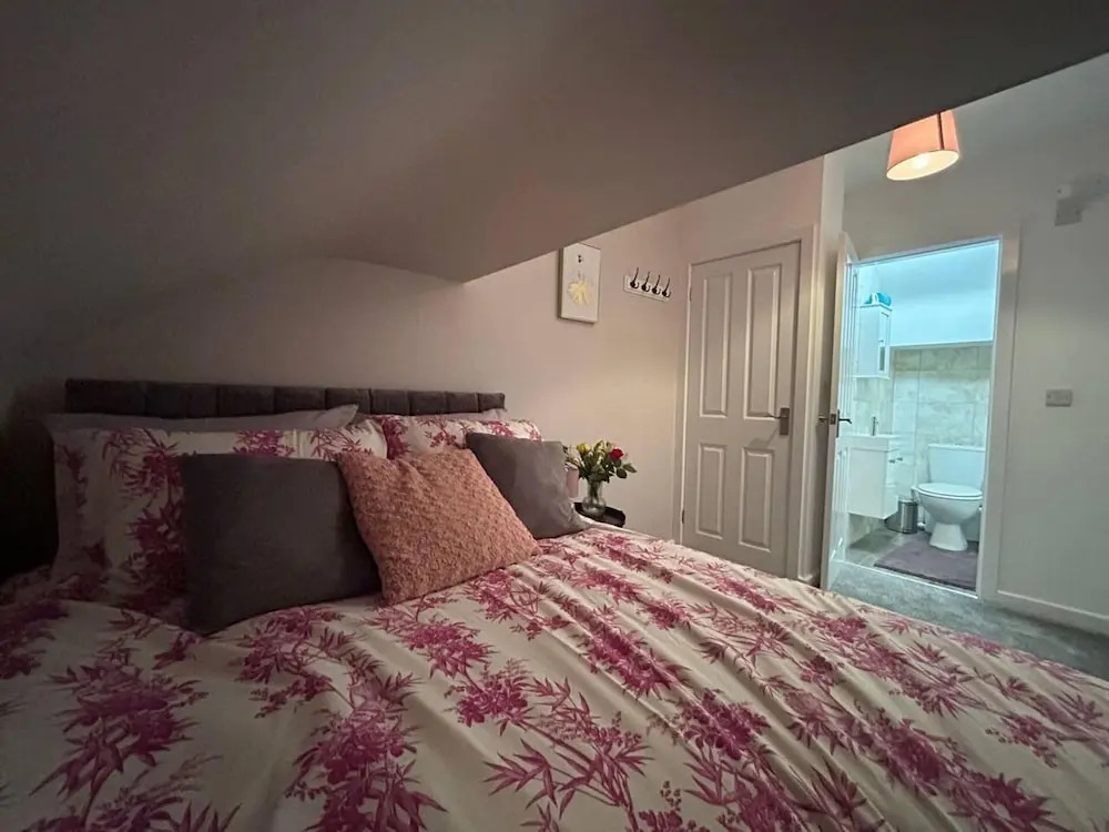 Immaculate 1-bed House in Newtown, Disley