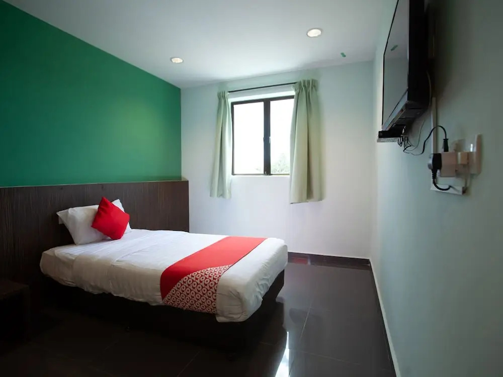 Space Hotel by OYO Rooms