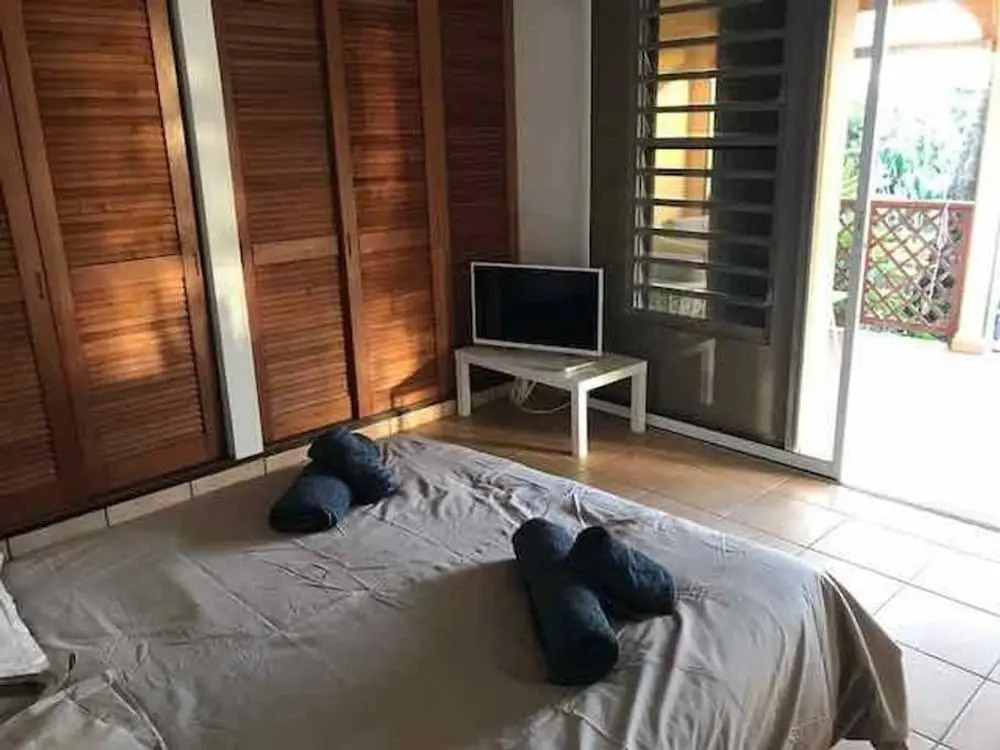 Bungalow With one Bedroom in Le Gosier, With Wonderful sea View, Furni