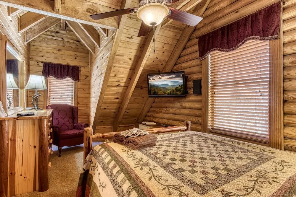 Er20 - Eagles Roost Great Location! - Close To Town! 4 Bedroom Cabin by RedAwning