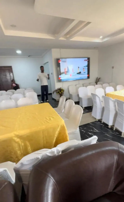 Yais Hotel and Suites