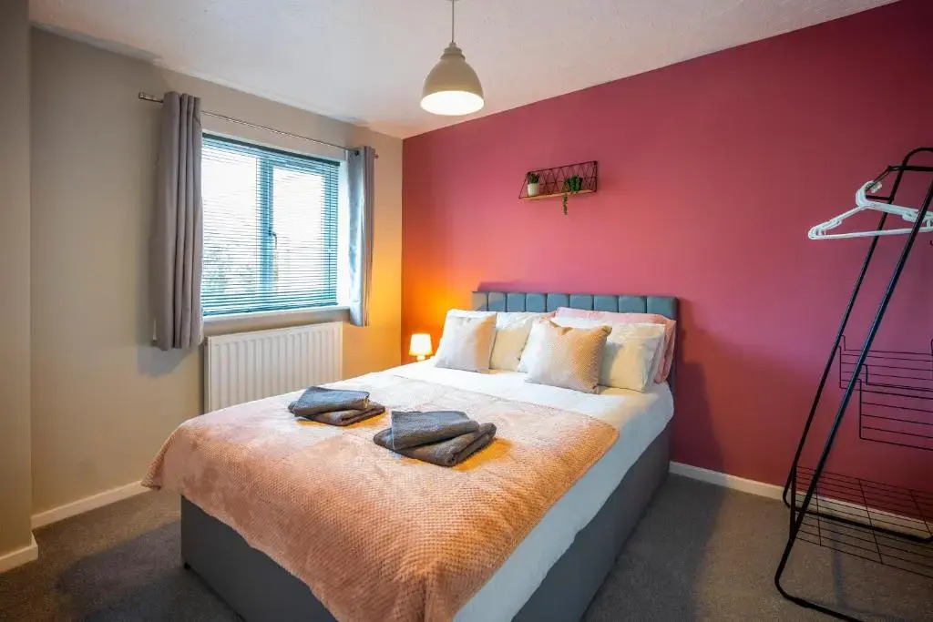 Bright & Modern 4 Bedroom Townhouse
