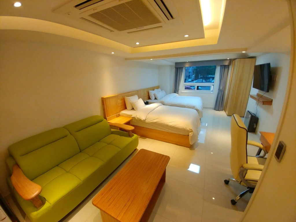 I.Y Hotel