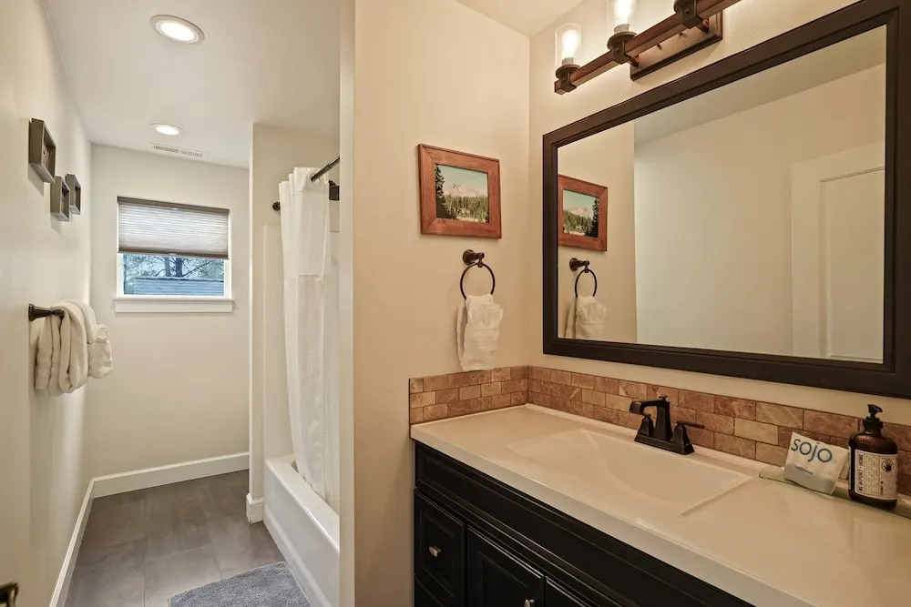 Trails End 5 Bedroom Home by RedAwning