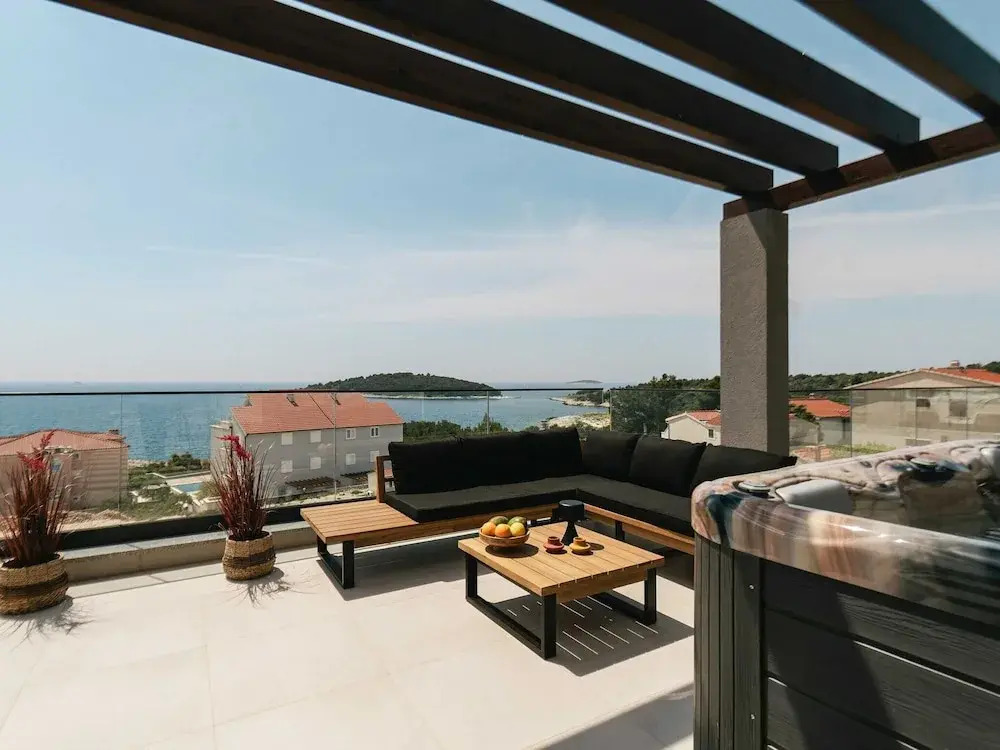 Villa La Ze - Three Bedroom Villa with Swimming Pool