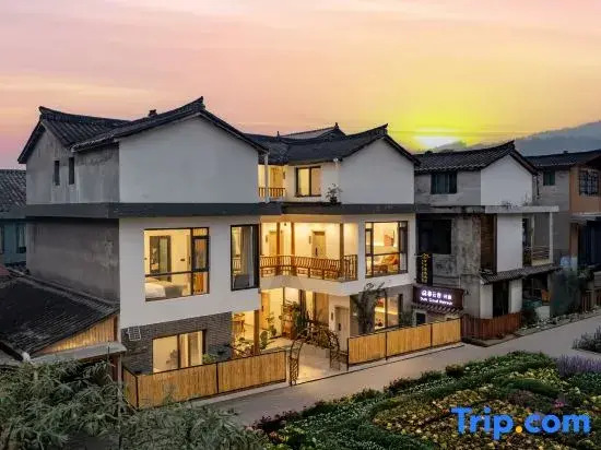 Yanyu Courtyard Parent-Child Resort(Hongya Liujiang Ancient Town Scenic Area Branch)