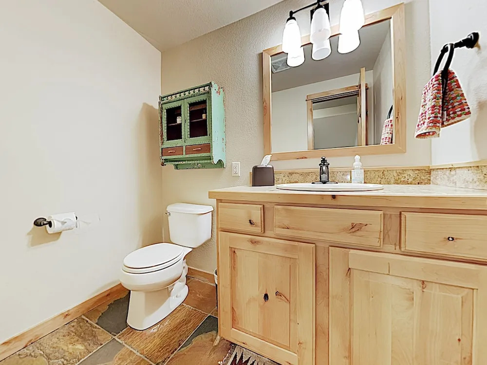 Choice Mountain-view New-build W/ Private Garage 3 Bedroom Home