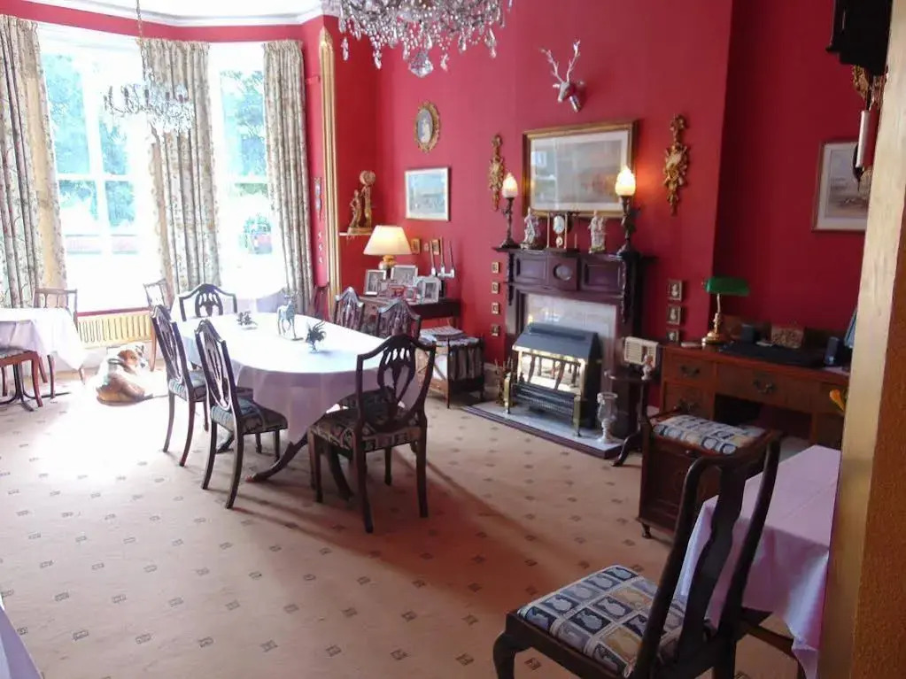 Holywell House