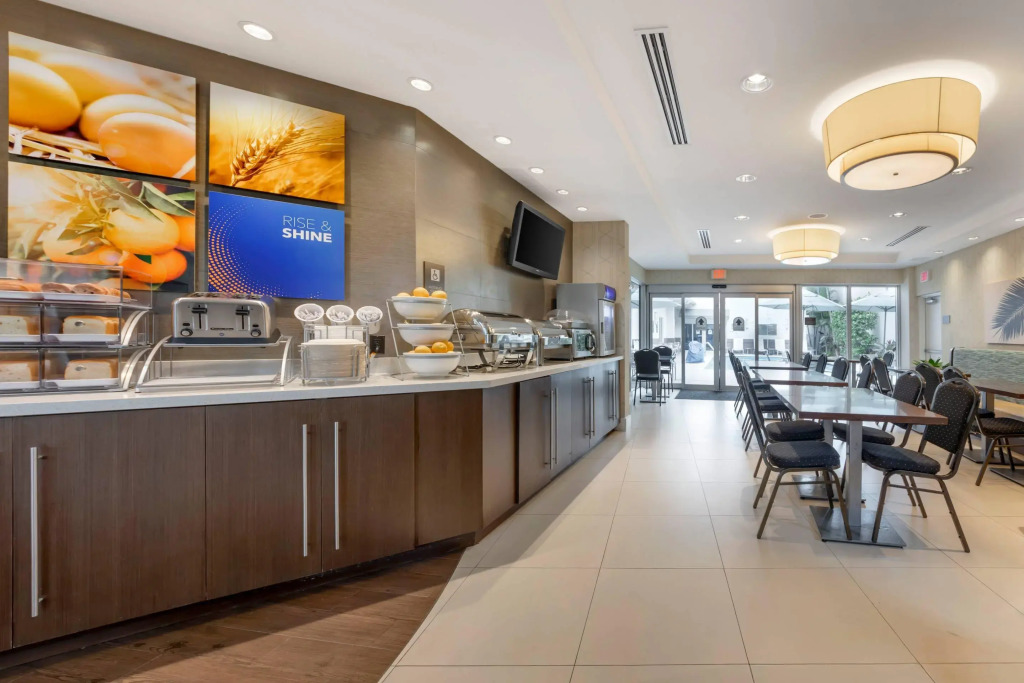 Comfort Suites Miami Airport North