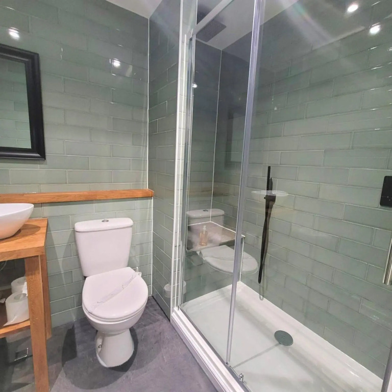 New County Hotel & Serviced Apartments by RoomsBooked