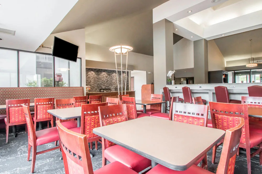 Clarion Inn & Suites Springfield