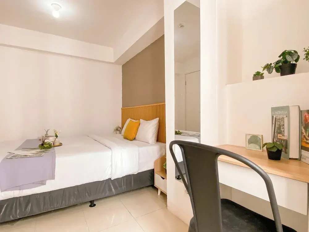 Comfy Warm Tone 1Br At Apartment Bassura City