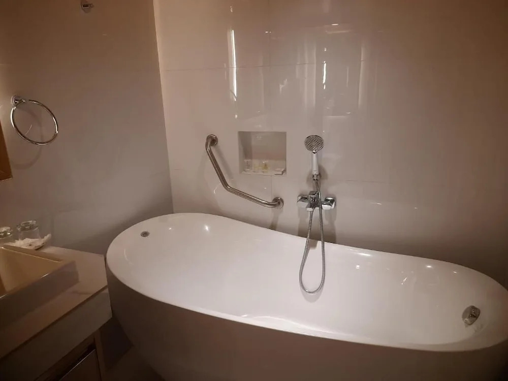 Hotel Razmoni Isha Kha International
