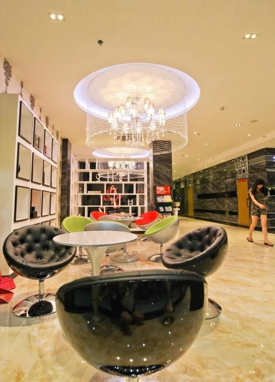 By Ron Hotel