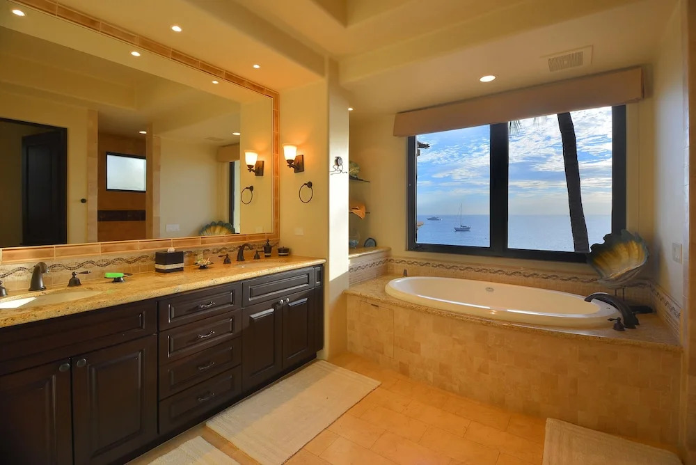 Opulent Medano Beachfront Villa W/beach Club Access: Hacienda Villa 11