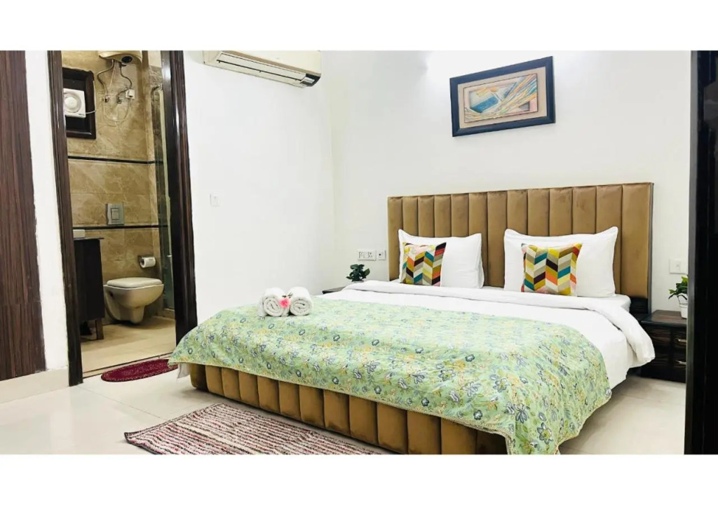 BluO 2BHK - M Block Mkt Greater Kailash