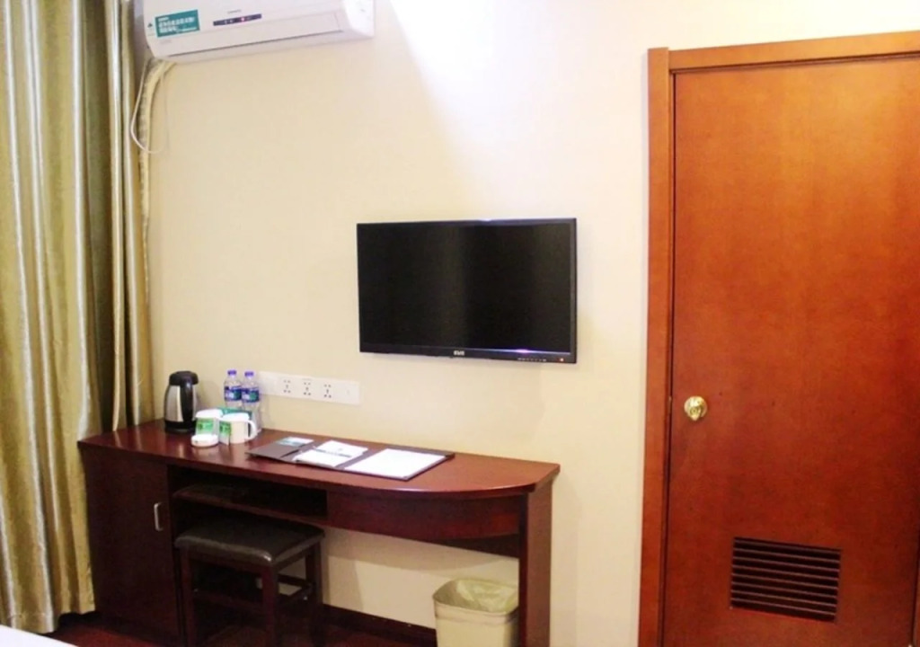 GreenTree Inn Shanghai Pudong Airport Yanchao Highway Hotel